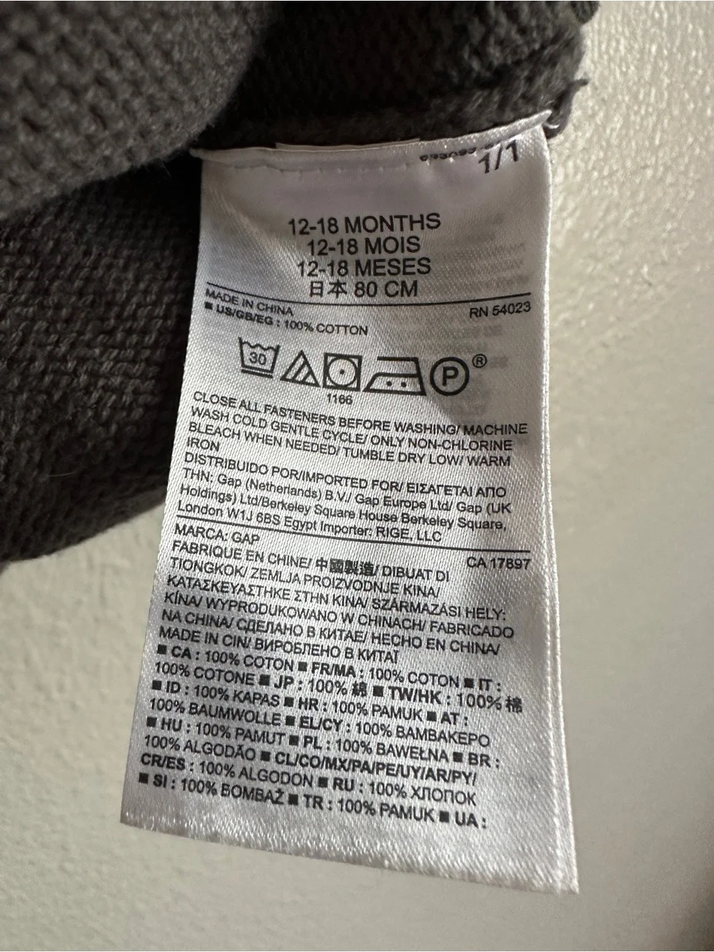 Baby Gap size 12-18 months 100% cotton knit Halloween grey and white sweater